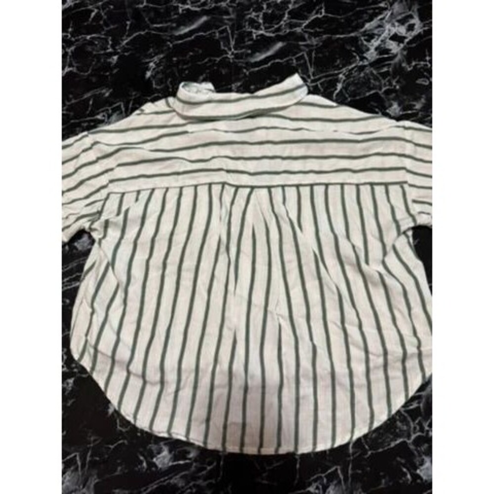 Cropped Strip Button-up - Picture 3 of 3